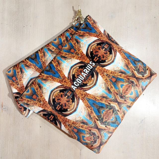 Valencia Rouge. Pochette et trousse en velours.