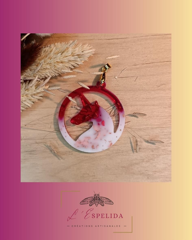 Pendentif licorne blanc et rouge