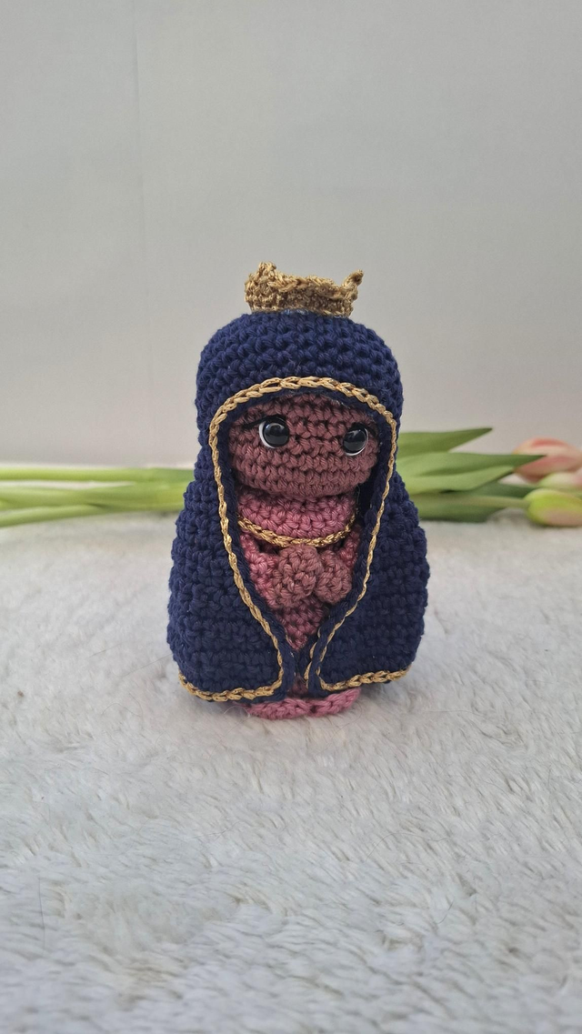 Mini Nossa Senhora Aparecida em amigurumi 