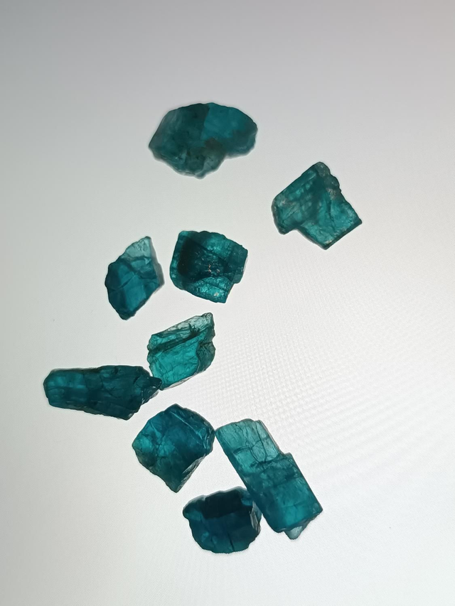 Lot Apatite Bleue 28,596 carat