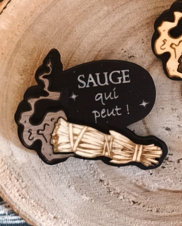 Pin's "Sauge qui peut" en bois noir