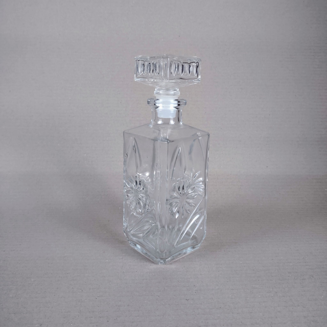 Made in England | Vierkante Wishkey Karaf met Stop (lengte en breedte 7,0 cm | hoogte 19,5 cm) Transparant glas met &#039;Bloem&#039; motief | Vintage