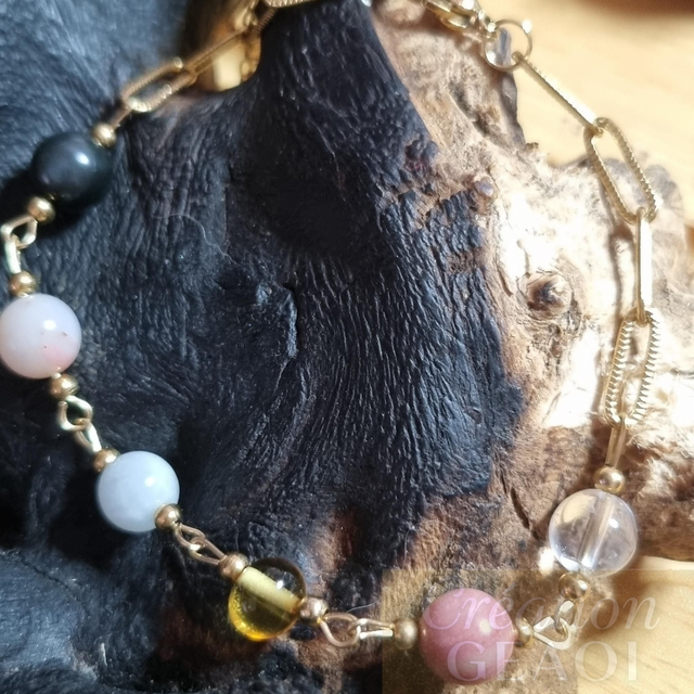 Bracelet des êtres chers :obsidienne noire, Opale Rose, emeraude, ambre, rhodocrosite, cristal de roche