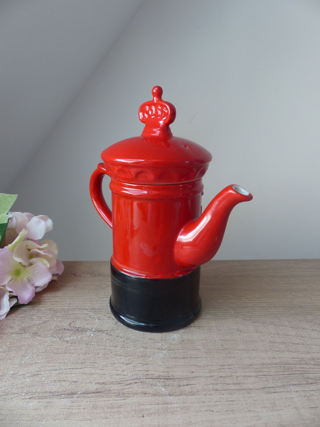 Théière Vintage Price Kensington – Boîte aux Lettres Anglaise – Céramique Rouge et Noire – Fabriquée en Angleterre