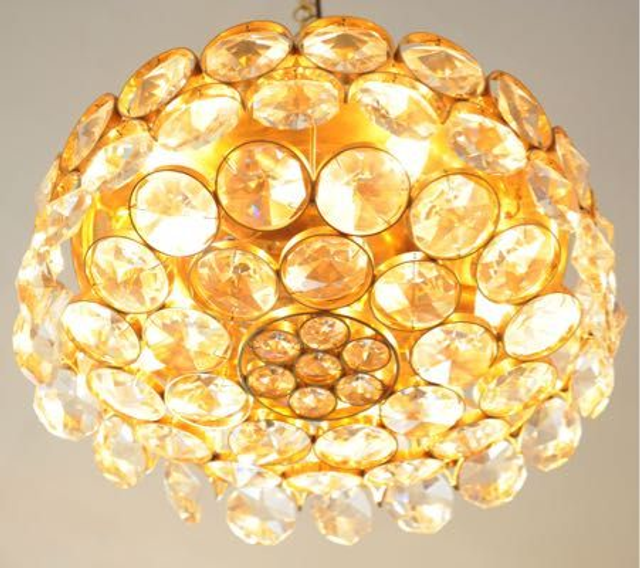 Kronleuchter aus vergoldetem Messing, Kristallglas von Palwa, 1970er