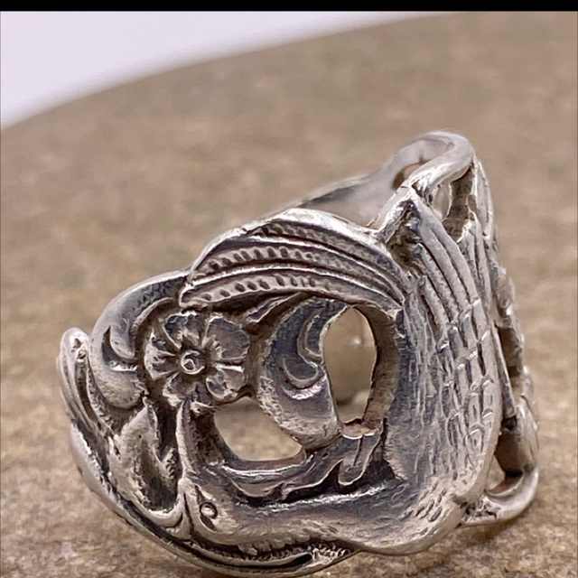 The Cuff Ring of the Songbird