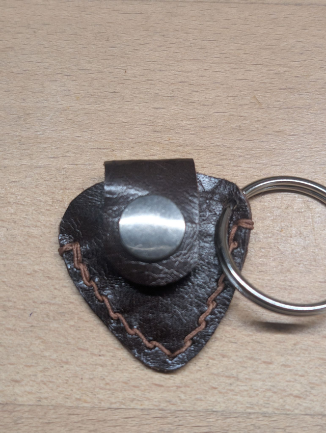 Mini porte-clé avec étui médiator.