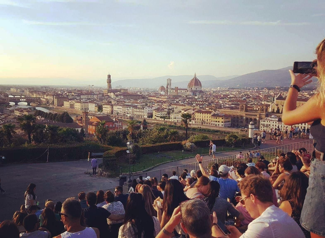 Private Wine Tour Tuscany Montalcino & Montepulciano Tours 10 hours - pick-up drop-off Florence city Mercedes and private driver English speacking - CHOOSE YOUR MERCEDES CLASS