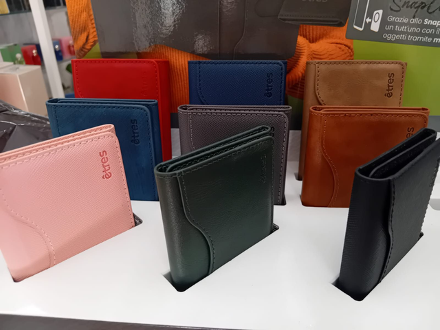 Porta carte magnetico colore blu saffiano