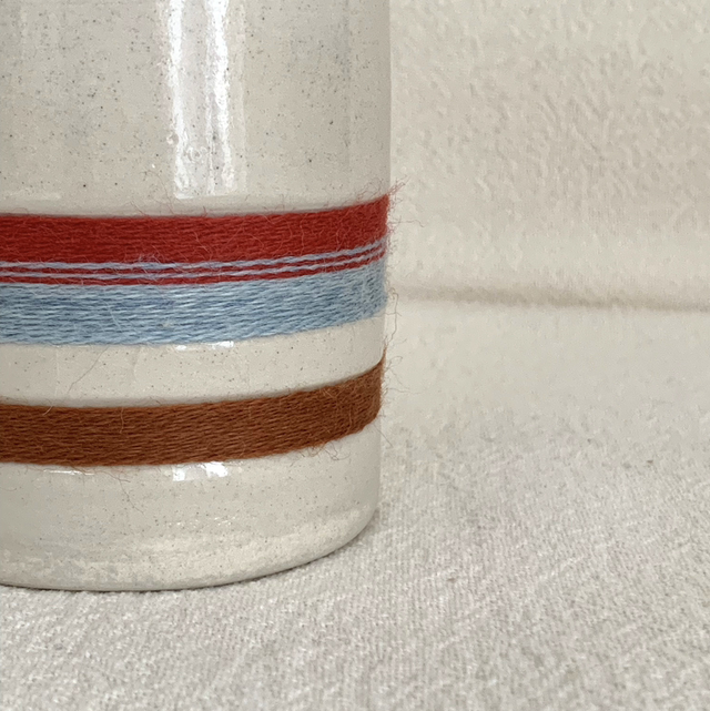 Petit pot / vase grès lisse tissé laine