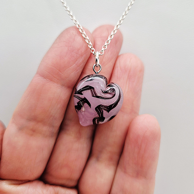 Pendentif Cœur rose avec fil noir