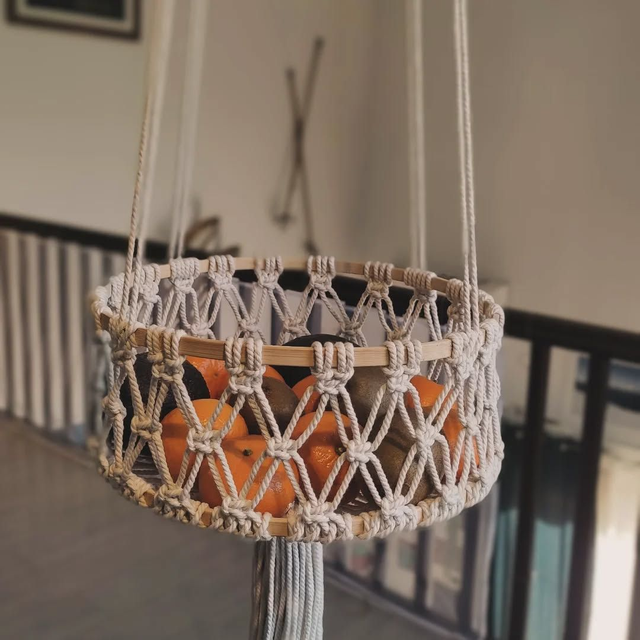 Corbeille suspendue en macramé