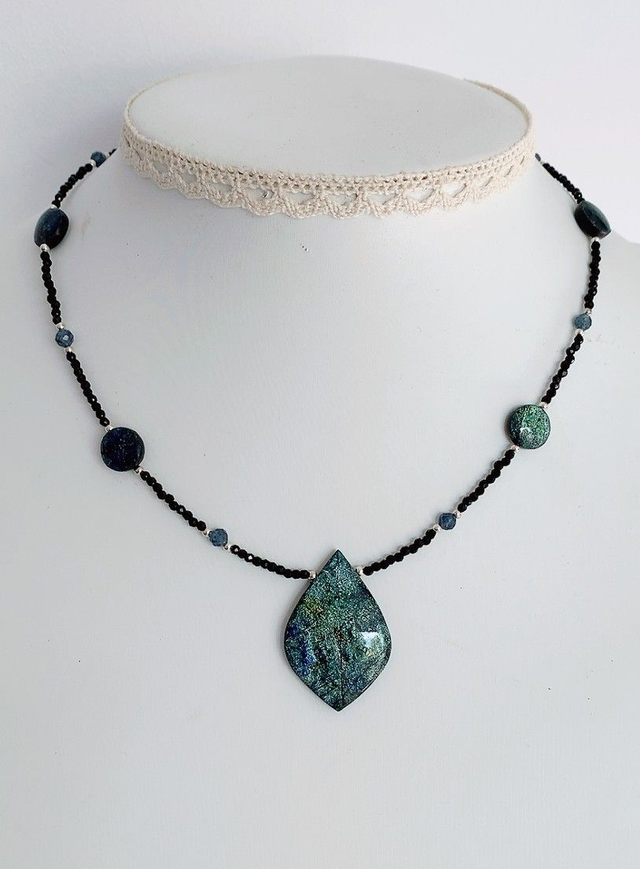 Collier "Plume de saphir"