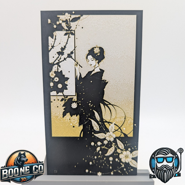 Tableau décoratif 3D Hueforge – Geisha florale noir &amp; or – Impression 3D PLA 115 x 200 mm