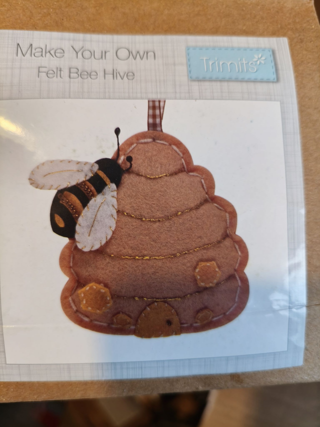 Felt Decoration Kit: Bee Hive 
