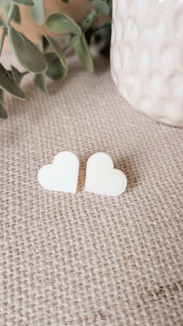 Petites boucles coeurs blancs