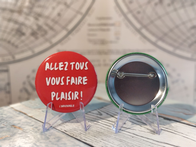 BADGE "ALLEZ TOUS VOUS FAIRE PLAISIR" ROUGE
