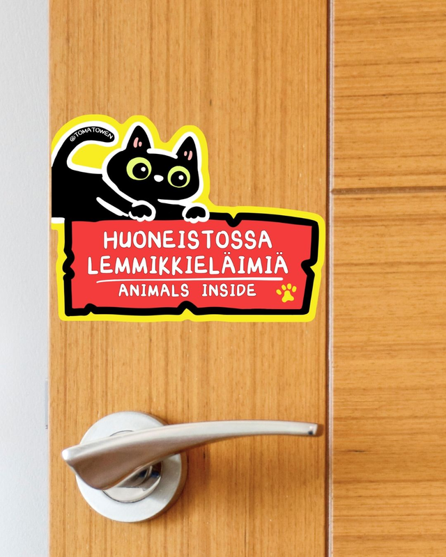 Animals inside vinyl waterproof sticker: black cat (Huoneistossa lemmikkieläimiä tarra)