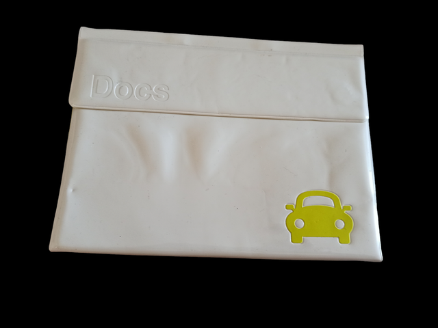 Porte documents voiture