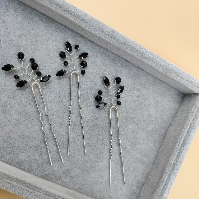 Lot de trois épingles à cheveux argentées strass noir