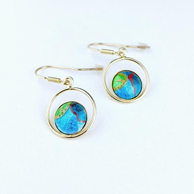 Boucles d'oreilles "Double Cercle " en émail et Plaqué Or
