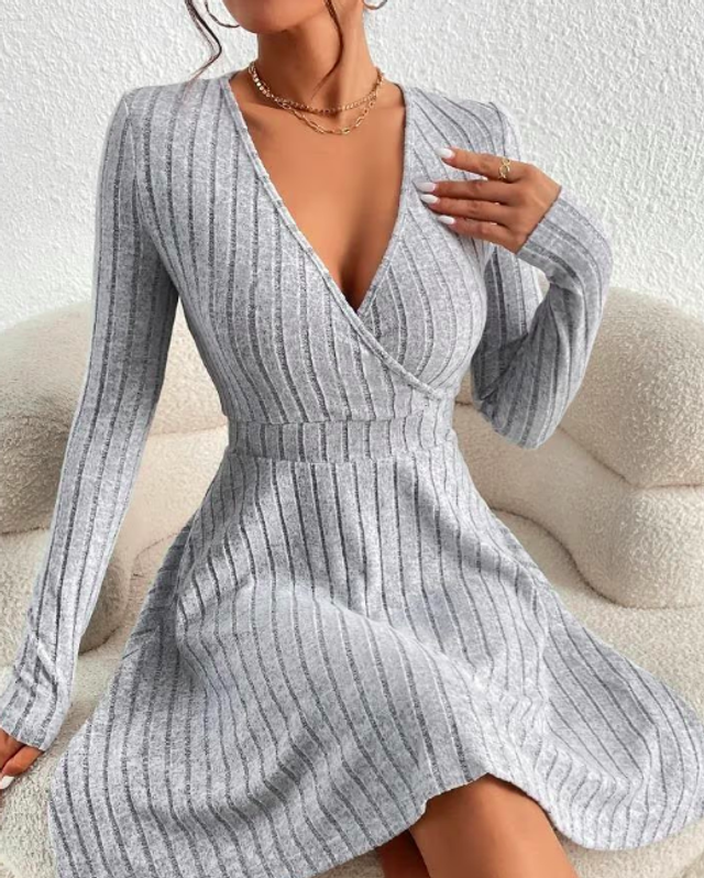 Zomerse jurk met lange mouwen, V hals en paraplu rok kleur grijs