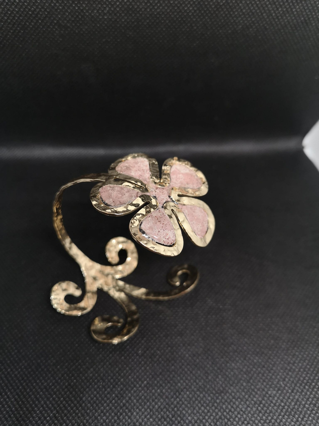 Bracelet raffiné fleur romantique