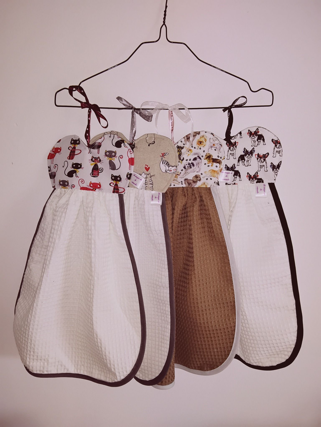 Essuie mains nid d&#039;abeille . Cadeaux maîtres ou maîtresses ,fête des mères.