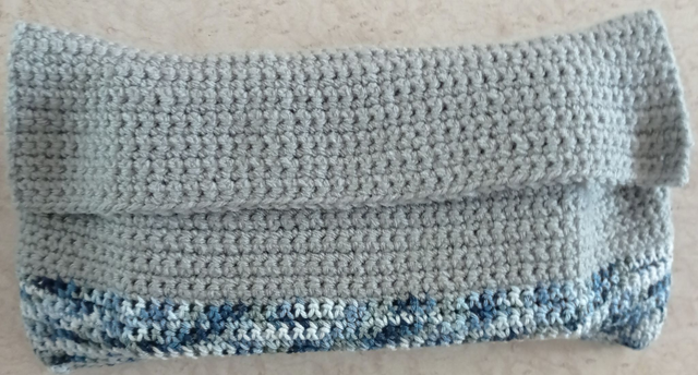 Pochette livre de poche bleu et gris