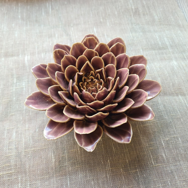 Blüte aus Keramik, lila