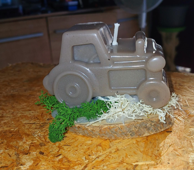 BeaCrea au plaisir d'offrir, les bougies fondantes, vous propose cette magnifique bougie parfumé  tacot parfums 
Prix : 12€