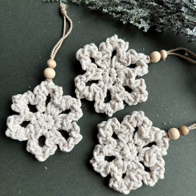 Snowflake tree decoration