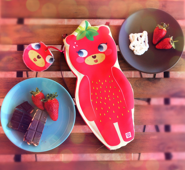 Blythe doll carrier bag Frutoso Strawberry