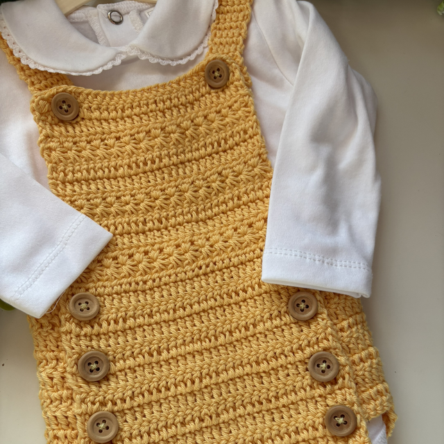 Body de crochê e interior de malha 