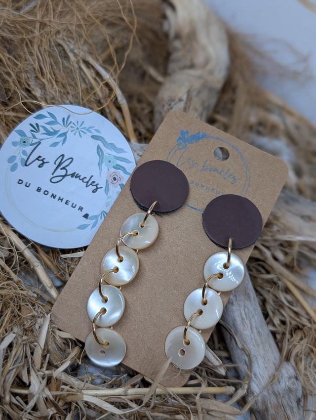 Boucles d&#039;oreilles boutons  marron vernis bou007