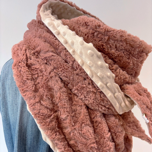 Maxi chèche, châle , écharpe « Happy Elisa Rose» doublée en polaire côtelée écru