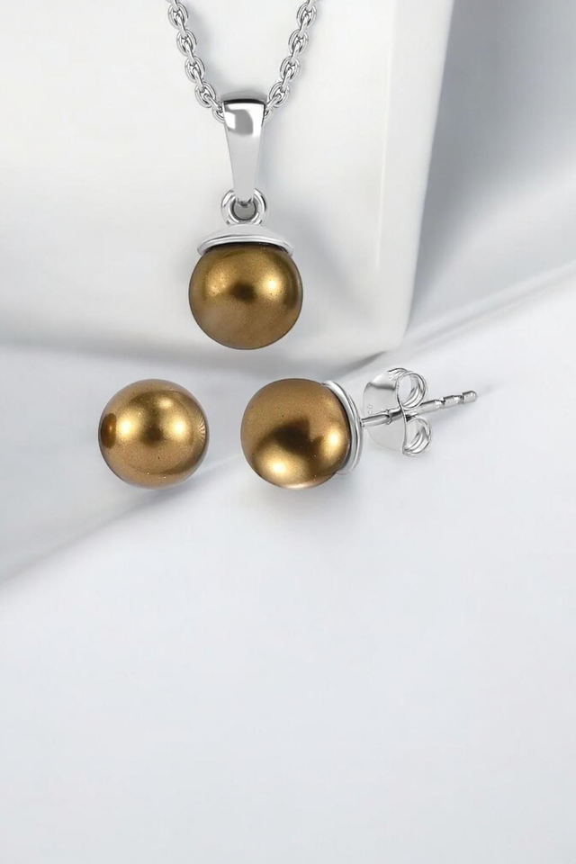 Beautiful Mother Pearl Jewellery Set.