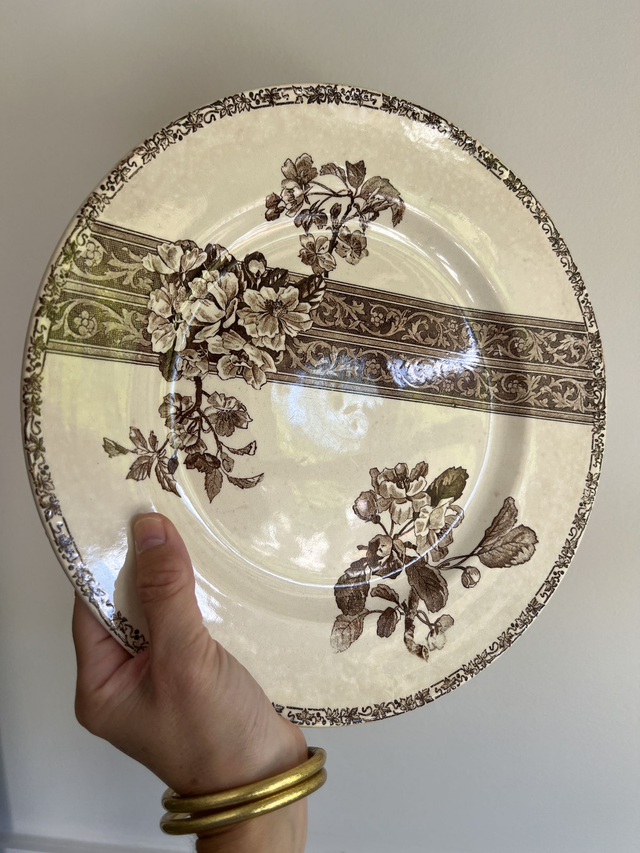 EMILE - Plat rond Choisy le Roi pour E. Bourgeois - Le Grand Dépôt - Terre de Fer