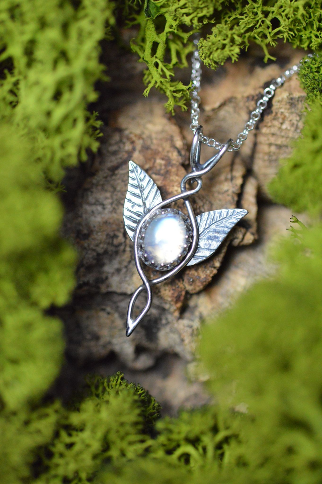 Pendentif Elfique - "Lueur" Pierre de Lune 2