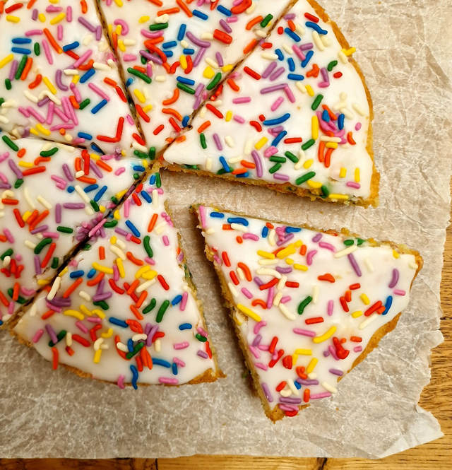 Funfetti blondie (whole 7&quot;)