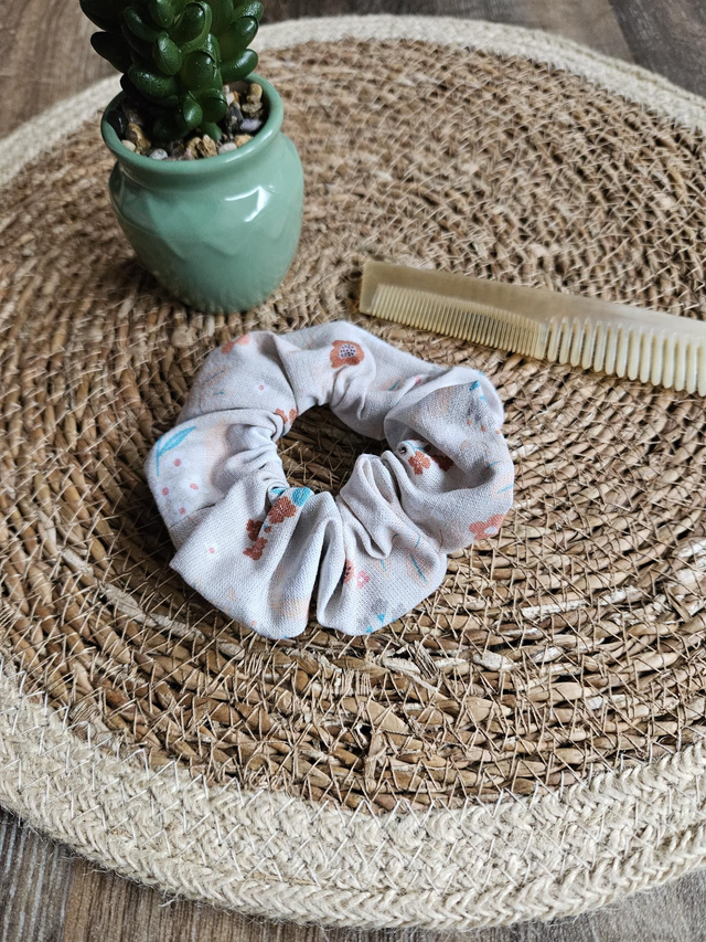 Chouchou crème et fleurs