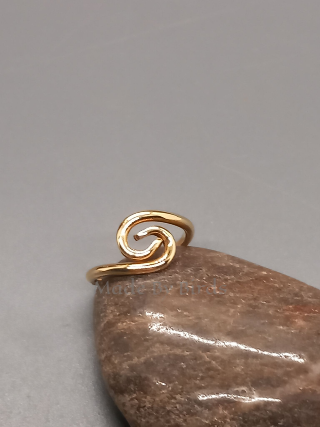 Rolling Swirl Brass Ring 