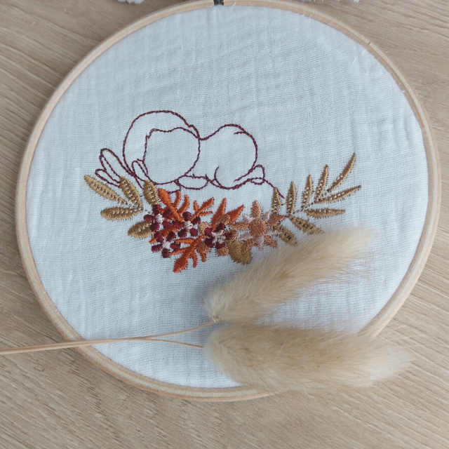 Tambour brodé nouveau né