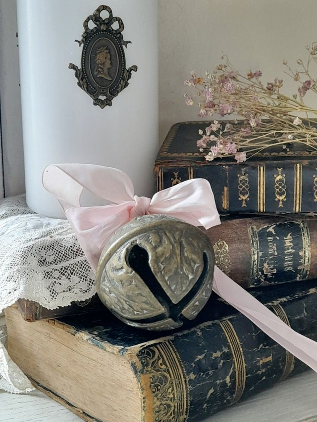 Ancien gros grelot en métal