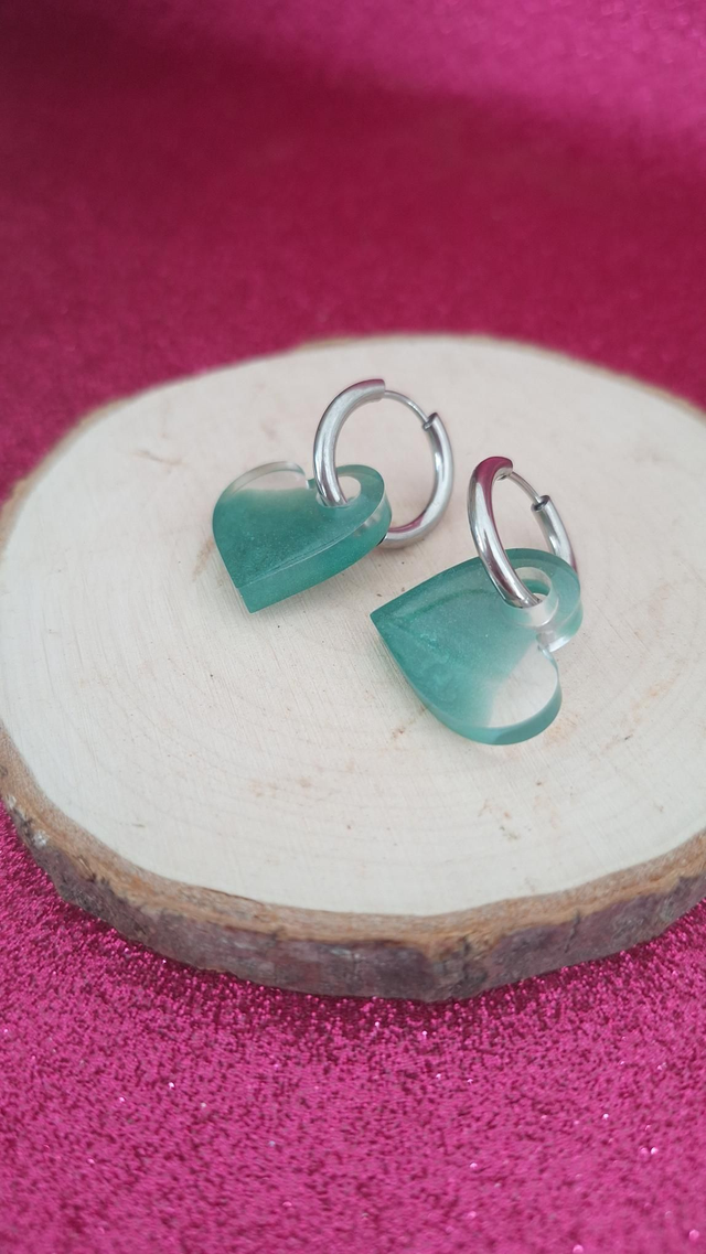 Boucles d&#039;oreilles créoles argentées cœurs transparent/vert