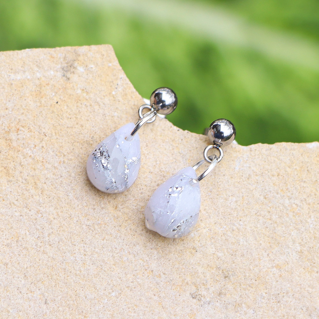“Drops of Moonlight” - Ohrringe oder Edelstahlkette mit handgemachtem Anhänger im Marmor-Stil aus Polymerton, passende Ohrringe verfügbar