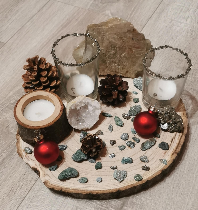 Centre de table Noël Géode de calcite, Mica, Pyrite, Rubis zoïsite 