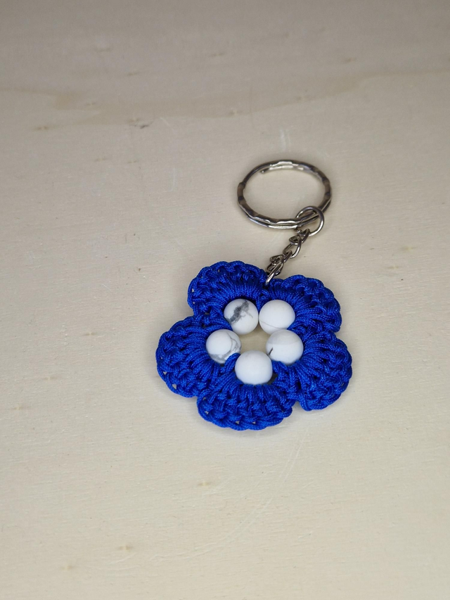 Porte-clés. Howlite, crochet / 018