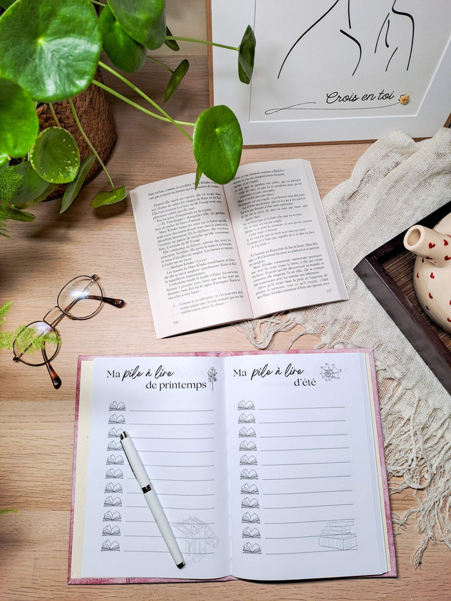 Le jardin des lectures aux hellébores roses