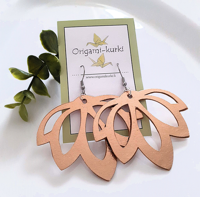 Lotus, iso roikkuva (ruusukulta). 